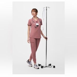 Figs scrub set in mauve